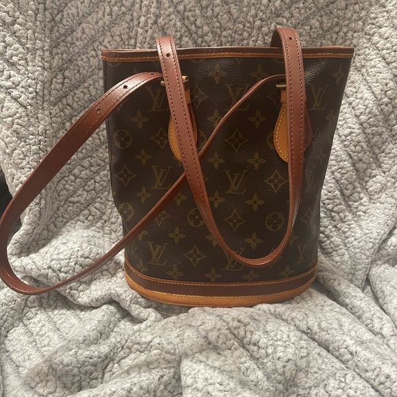 ✨ Vintage Louis Vuitton Bucket Bag ✨ - Picture 5 of 6